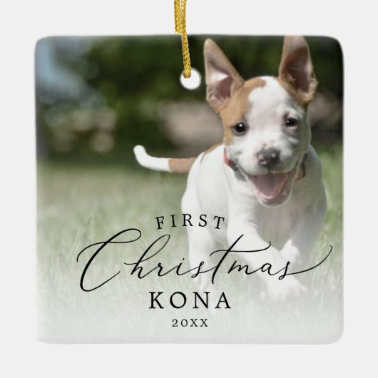 繊細な子犬の初めてのクリスマス犬の写真 セラミックオーナメント (正面)