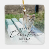 繊細な子猫の初めてのクリスマス猫写真 セラミックオーナメント (正面)