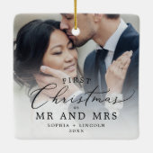 繊細な新婚初めてのクリスマス結婚の写真 セラミックオーナメント (裏面)