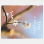 繊細な日本のアプリコットの花 フリースブランケット (正面(横))