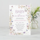 繊細な柔らかい野生の花の蝶のベビーで開花 招待状 (スタンド正面)