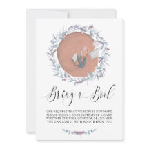 繊細な植物キツネが本を持ってくる