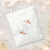 繊細な水彩フローラブルーベビーシャワー フェイバーバッグ (クリップ留めされた状態)