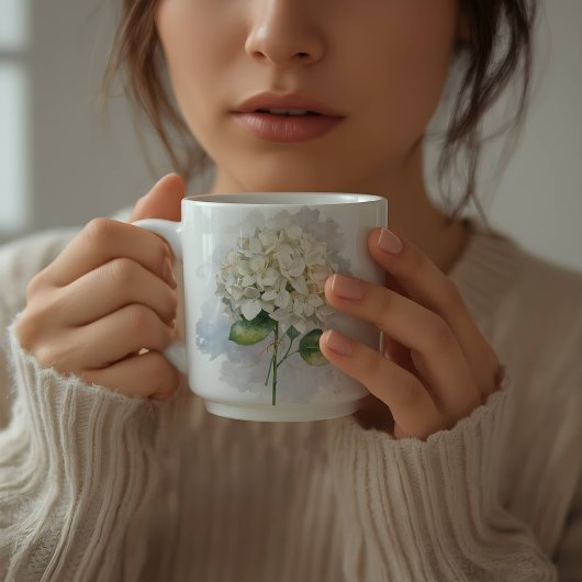 繊細な水彩画の白いハイドランジアの花 コーヒーマグカップ