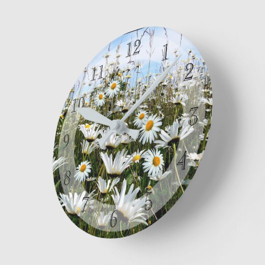 繊細な白いデイジー ラウンド壁時計 (傾斜)