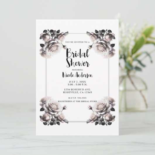 繊細な白いバラみすぼらしいシックなシャワー 招待状 (スタンド正面)