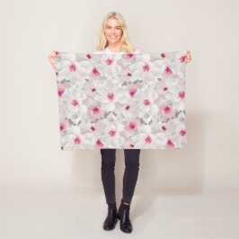 繊細な白とピンクのフローラ フリースブランケット