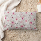 繊細な白とピンクのフローラ ランバークッション (ブランケット)
