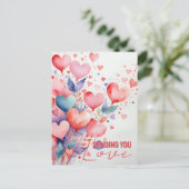 繊細な筆致の水彩ハート風船 エレガントなスクリプト付き ポストカード (スタンド正面)