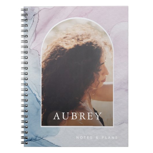 繊細な紫の抽象芸術プリント名とフォトアーチ ノートブック (正面)