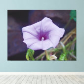 繊細な紫の花のクローズアップ写真 キャンバスプリント (インサイチュ (ウッドフロア))