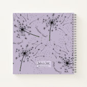 繊細な紫の野生の花 タンポポの優しいキス 花のような ノートブック (裏面)