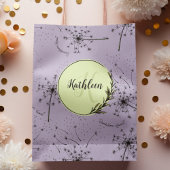 繊細な紫の野生の花 タンポポの優しいキス 花のような ミディアムペーパーバッグ