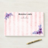 繊細な紫色の花と柔らストライプかな赤い10" x 6" ポストイット (デスク)