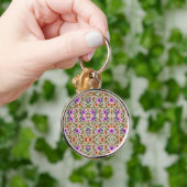 繊細な花柄がプリントされた丸いキーチェーン キーホルダー (手)