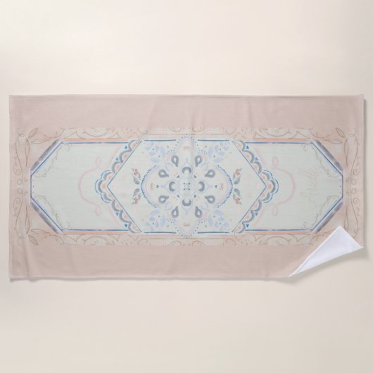 繊細な貝殻のメダリオン、カスタムネーム ビーチタオル (正面)