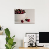 繊細な赤いチェリーの静物写真 ミュートトーンの果物イメージ ポスター (ホームオフィス)