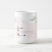 繊細な赤面ピンクローズモノグラム文字E コーヒーマグカップ (中央)