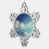 繊細な雲の散在 スノーフレークピューターオーナメント (右)