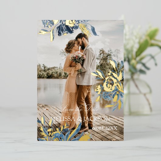 繊細な青い花と金の華 Save the Date 箔招待状 (立ち正面)