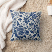 繊細な青い花の模様が明るい背景に クッション (ブランケット)