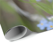 繊細な青と白のフローラ ラッピングペーパー (ロールコーナー)