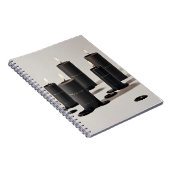 繊細な黒い線のローソクに小さな炎が揺れる ノートブック (右側)