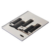 繊細な黒い線のローソクに小さな炎が揺れる ノートブック (左側)