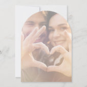 繊細な黒の色あせモダンた写真結婚アーチ 招待状 (裏面)