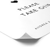 繊細ミニマルなスクリプトとハートファ結婚ンのサイン ポスター (角)