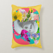 繊細。コラージュと石膏頭像の孤立像 アクセントクッション (正面(垂直))