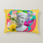 繊細。コラージュと石膏頭像の孤立像 アクセントクッション (裏面)