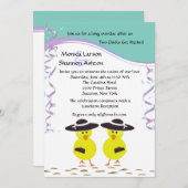 繋がれたレズビアンの結婚式の招待を得ている2羽のひよこ 招待状 (正面/裏面)