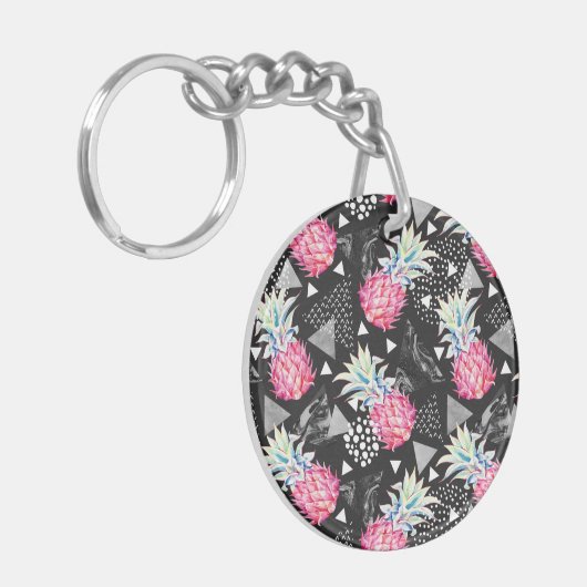 織り目加工の三角形のパイナップルパターン キーホルダー (正面左)