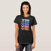繰りモダン返し文字デザインVib Tシャツ (正面フル)