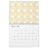 繰り返しモチーフのパターンを持つ黄色い絨毯 カレンダー (2月 2026)