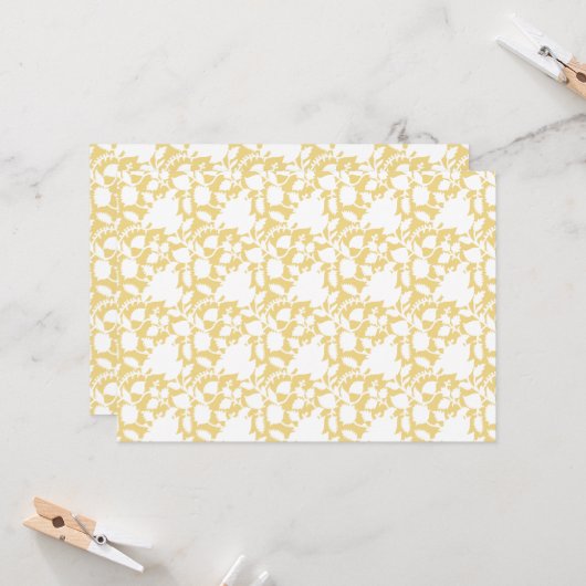 繰り返しモチーフのパターンを持つ黄色い絨毯 招待状 (正面/裏面インサイチュ)