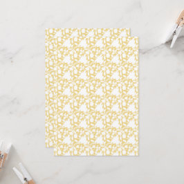 繰り返しモチーフのパターンを持つ黄色い絨毯 招待状