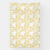 繰り返しモチーフのパターンを持つ黄色い絨毯 横断幕 (縦)
