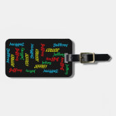 繰り返し名の黒い背景バッグ ラゲッジタグ (正面横)