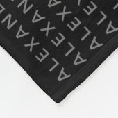 繰り返し名前または単語パターン灰色の白黒 フリースブランケット (角)