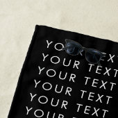 繰り返し文字パターン黒いグレーと白 ビーチタオル (インサイチュ)