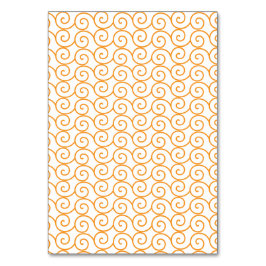 繰り返し模様のモモを持つ茶色とオレンジの絨毯 テーブルナンバー