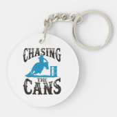 缶を追いかけるバレルレース キーホルダー (裏面)