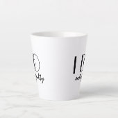 罪悪感ゼロの面白くてエレガントなウェディング カフェラテマグ (正面)