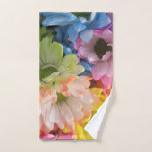 置かれるタオル-多彩のデイジーII バスタオルセット (ハンドタオル)