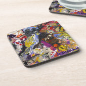 置かれるAlemshahの抽象的なコースター-アオカケス コースター (左側)