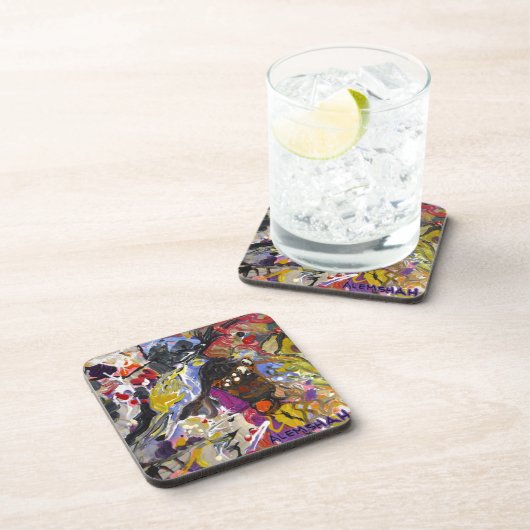 置かれるAlemshahの抽象的なコースター-アオカケス コースター (右側)