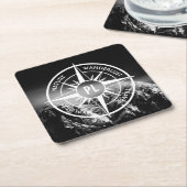 羅針星エンブレムモノグラムのドラマチックな山 スクエアペーパーコースター (アングル)