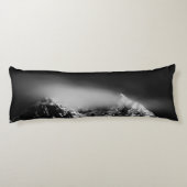 羅針星エンブレムモノグラムのドラマチックな山 ボディピロー (裏面)